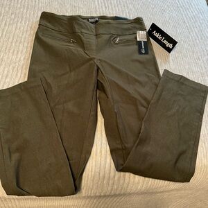Soho Apparel Olive Ankle Pants. Size Small. New w/tags.